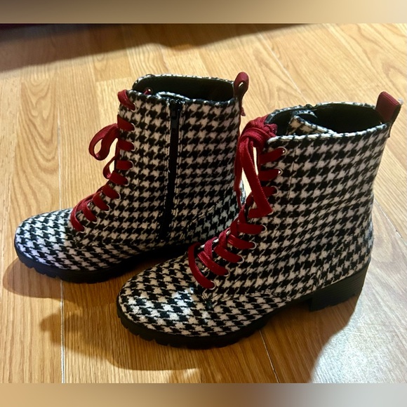 Stylish True Craft women 8 Houndstooth Ankle Boots with Red Laces - Picture 7 of 12